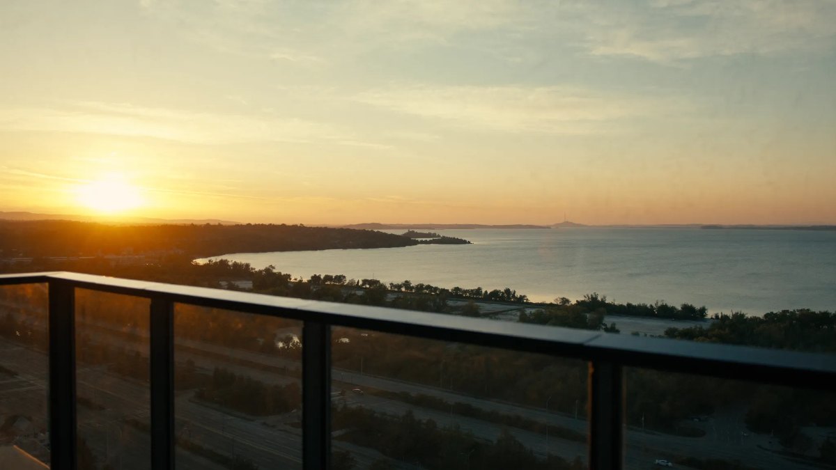 Choosing Condo Exposure: North, South, East or West — What’s Best? (Etobicoke Guide)