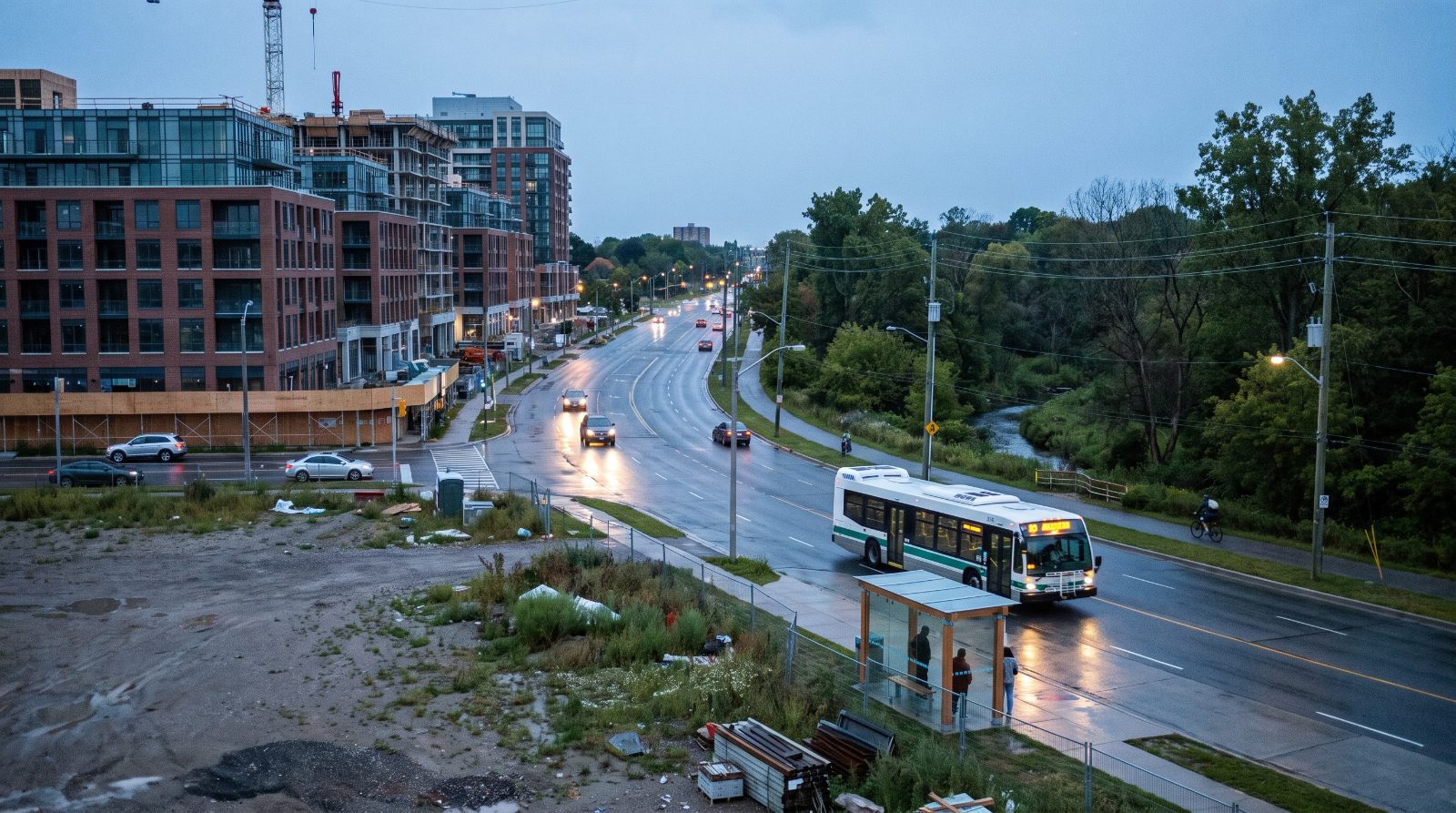 Distrikt Trafalgar — 3064 Trafalgar Road, Oakville