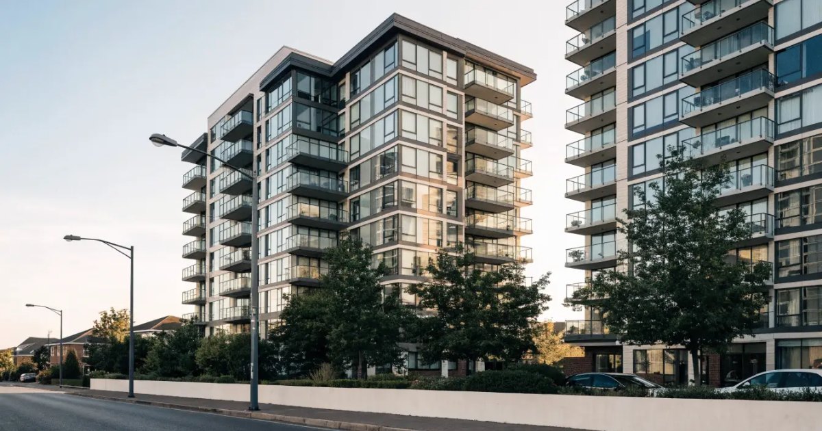 Living at Loggia II Condos (1050 The Queensway)
