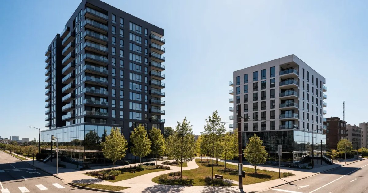 Living at Verge Condos West Tower (1037 The Queensway)