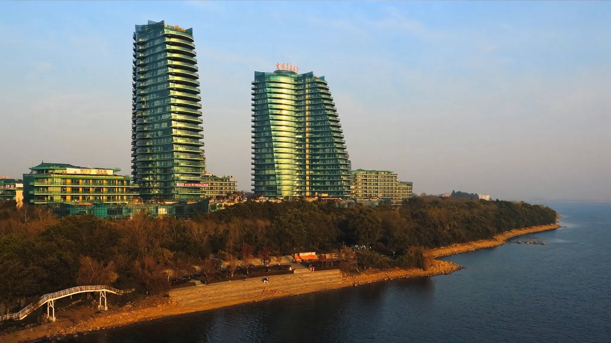 Queensway vs Humber Bay Shores: Where Should You Buy in Etobicoke? (2026)