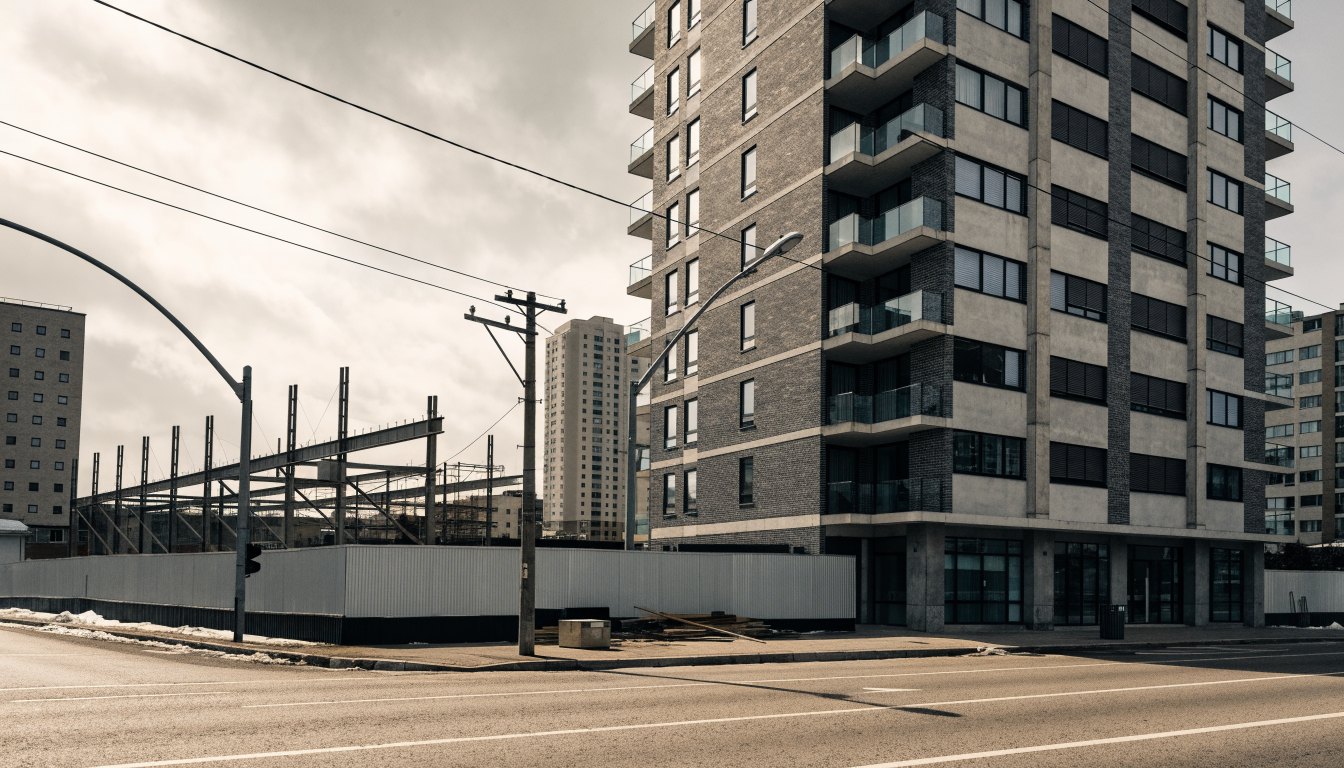 Ten-storey mid-rise condominium beside a stalled neighbouring construction site