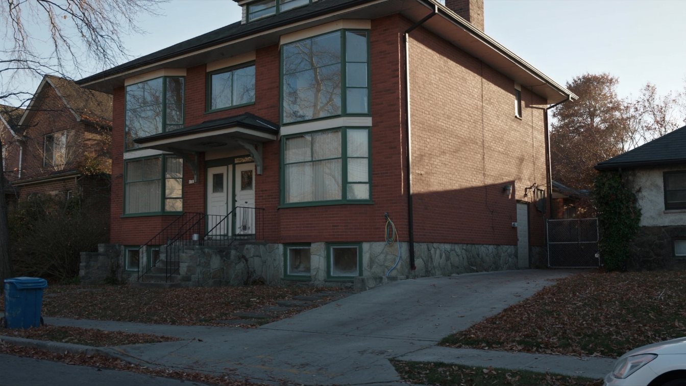 Buying a House With a Basement Apartment in Toronto: Legal Status, Income and Risks (illustrative)