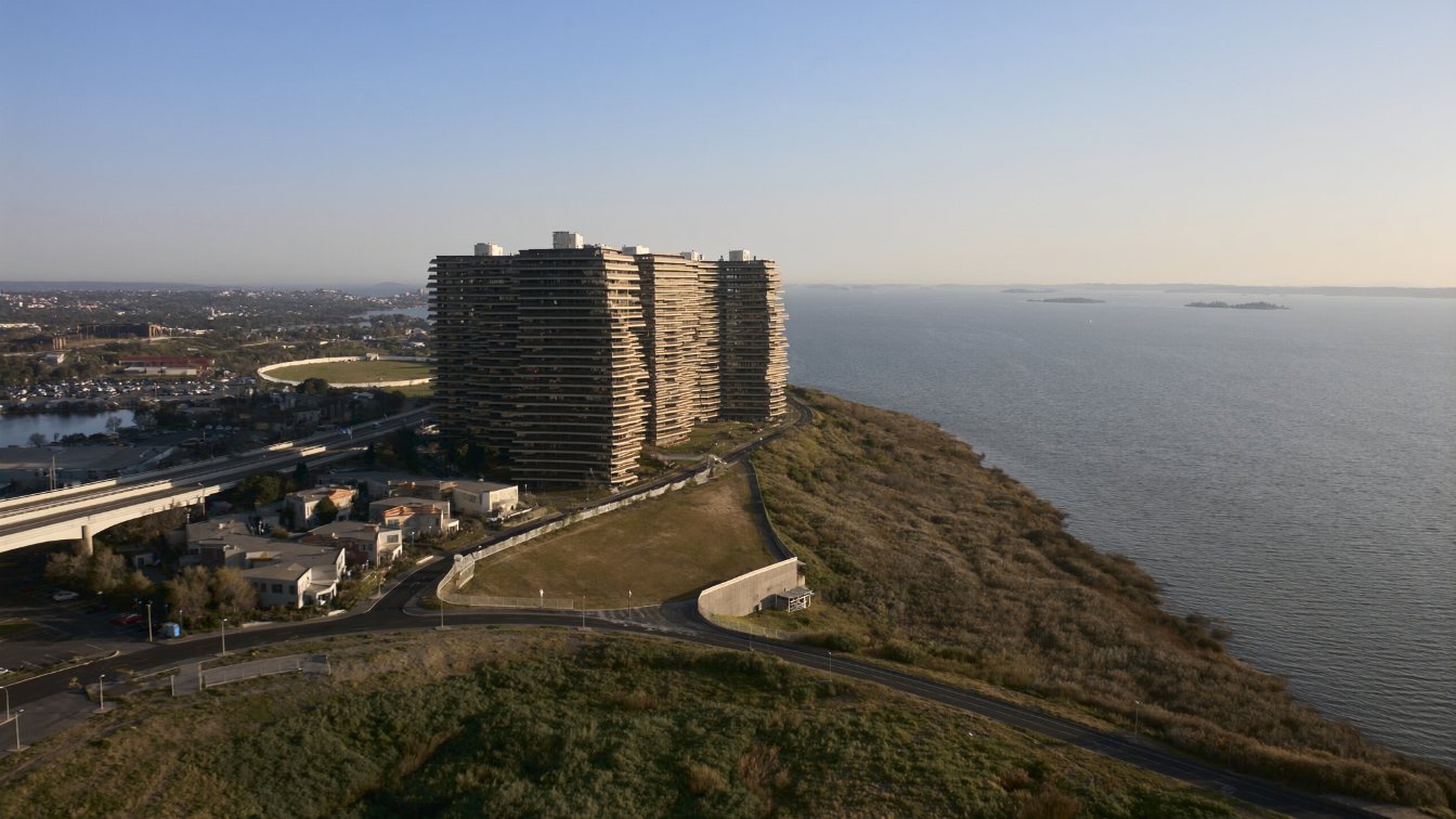 Lago at the Waterfront, 2200 Lake Shore: Building Review, Fees and Lake Views (illustrative)
