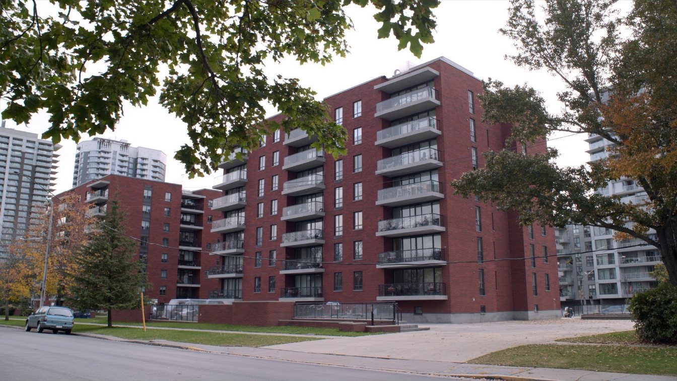 Palace Place, 1 Palace Pier Court: Inside Toronto’s Most Expensive Waterfront Building (illustrative)
